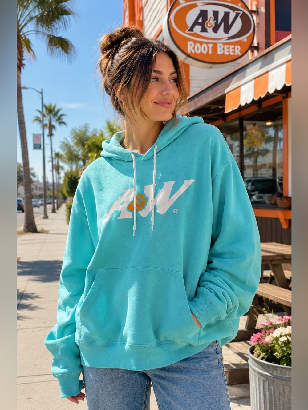 A&W Hoodie Size L